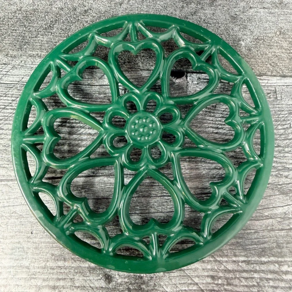 Vintage Green Enameled Cast Iron Heart Trivet 6